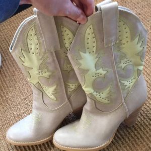 NWOT Very Volatile Cowgirl Boots 🤠